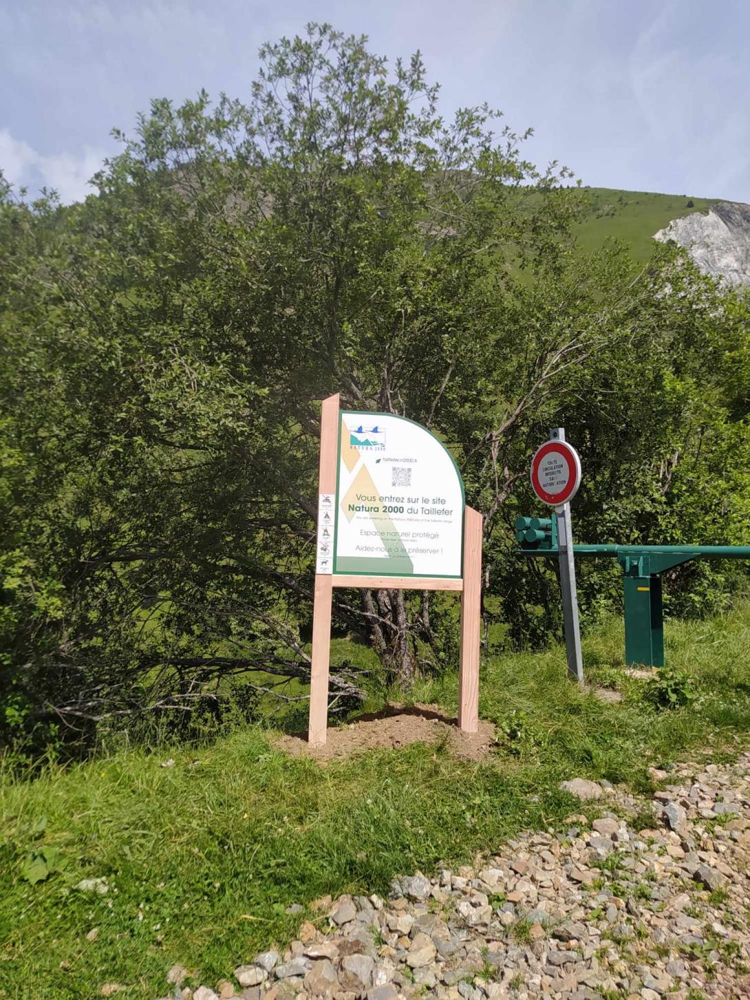 Panneau d'entrée de site